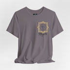 Majeta Script Frame Tee — "No Note, No Worry" White Short Sleeve T-Shirt